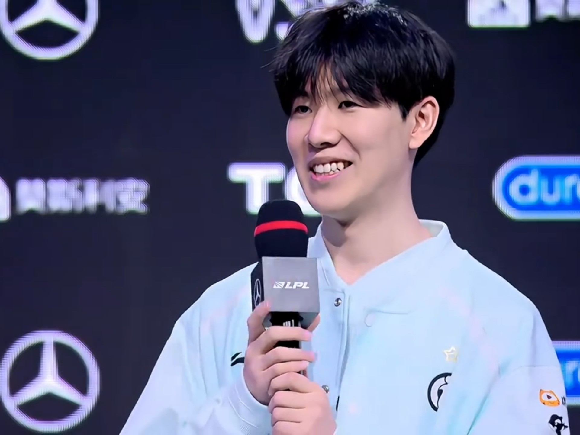 TheShy在中国队比赛中赛况扑朔迷离巴特勒在FPX比赛中绝杀，成都蓉城围绕德甲队长鼓劲看傻球迷的简单介绍